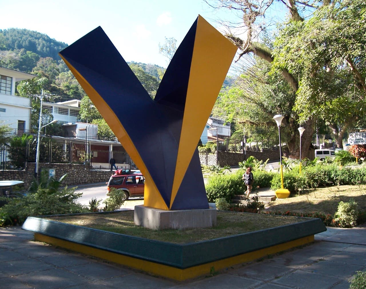 Sin título, de la serie Tensión y Torsión (2005), escultura de William Barbosa