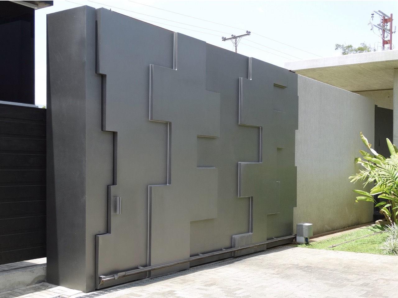 Sin título (2012), Venezuela, puerta escultórica de William Barbosa — fotografía 2 de 6