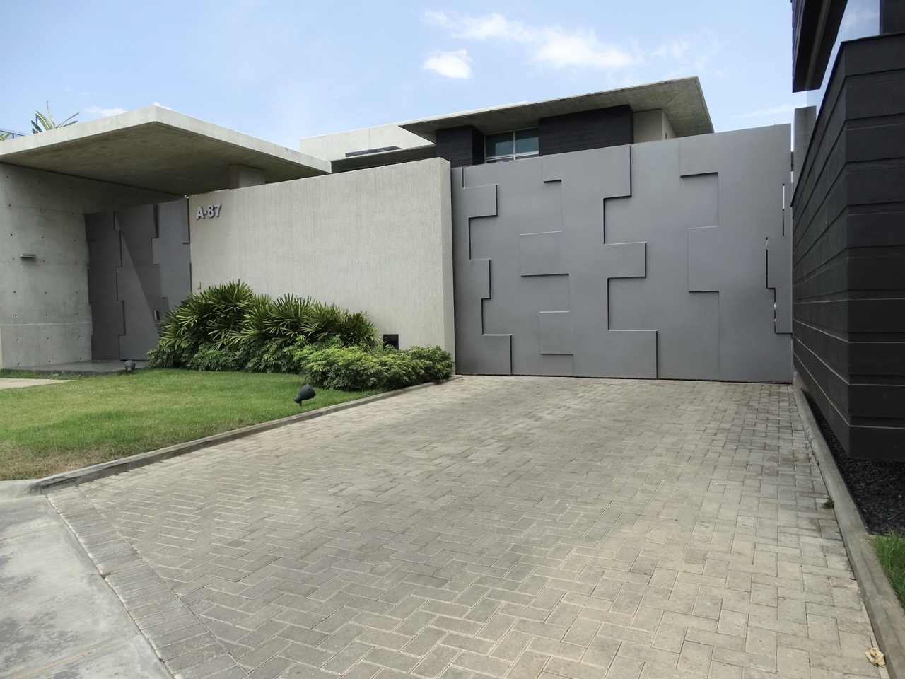 Sin título (2012), Venezuela, puerta escultórica de William Barbosa — fotografía 5 de 6