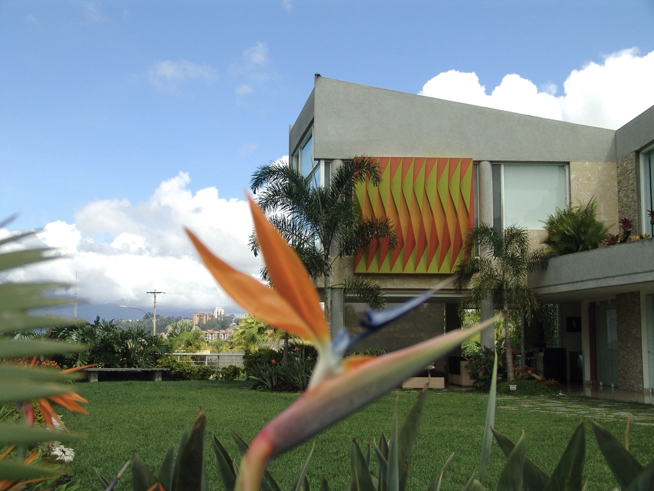 Sin título, de la serie Plegado rítmico (2011), Venezuela, relieve escultórico de William Barbosa — fotografía 3 de 3
