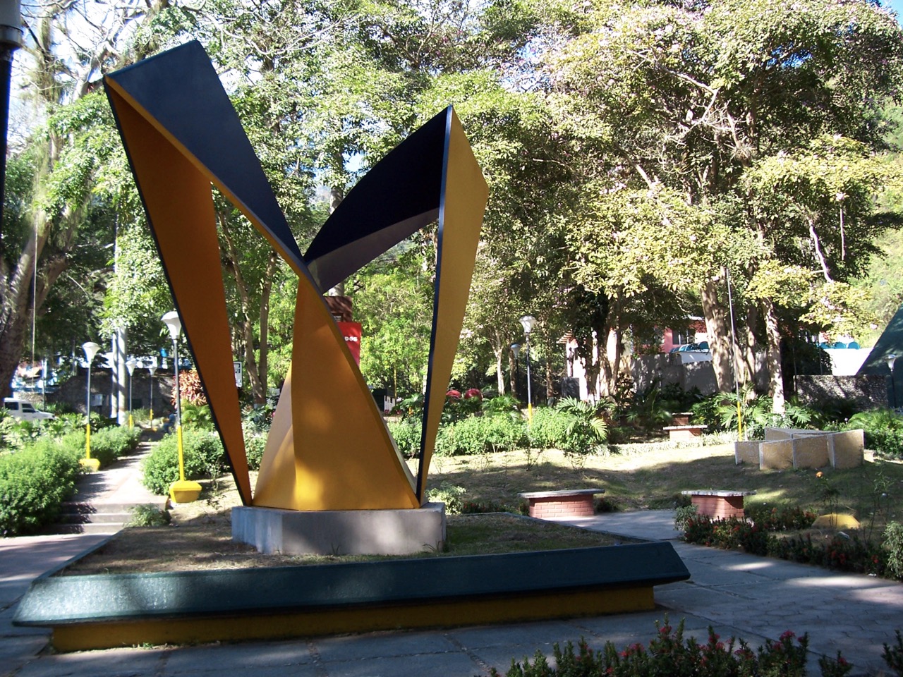 Sin título, de la serie Tensión y Torsión (2005), Trujillo, escultura de William Barbosa — fotografía 2 de 9