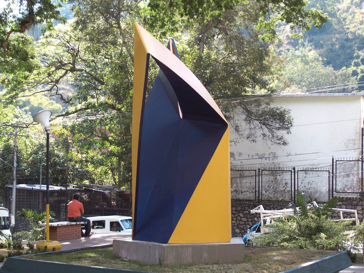 Sin título, de la serie Tensión y Torsión (2005), Trujillo, escultura de William Barbosa — fotografía 5 de 9