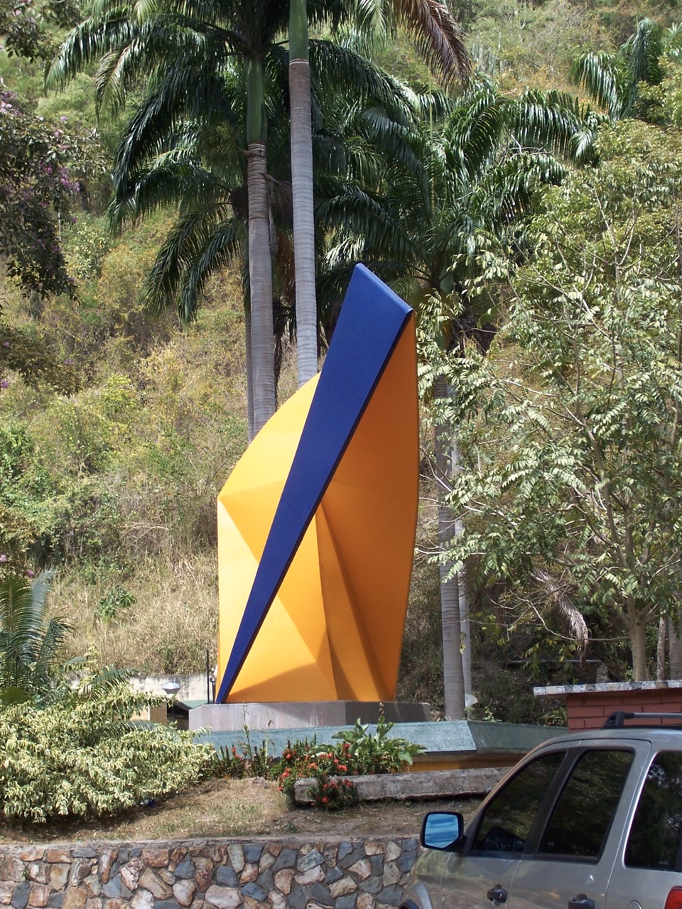 Sin título, de la serie Tensión y Torsión (2005), Trujillo, escultura de William Barbosa — fotografía 8 de 9